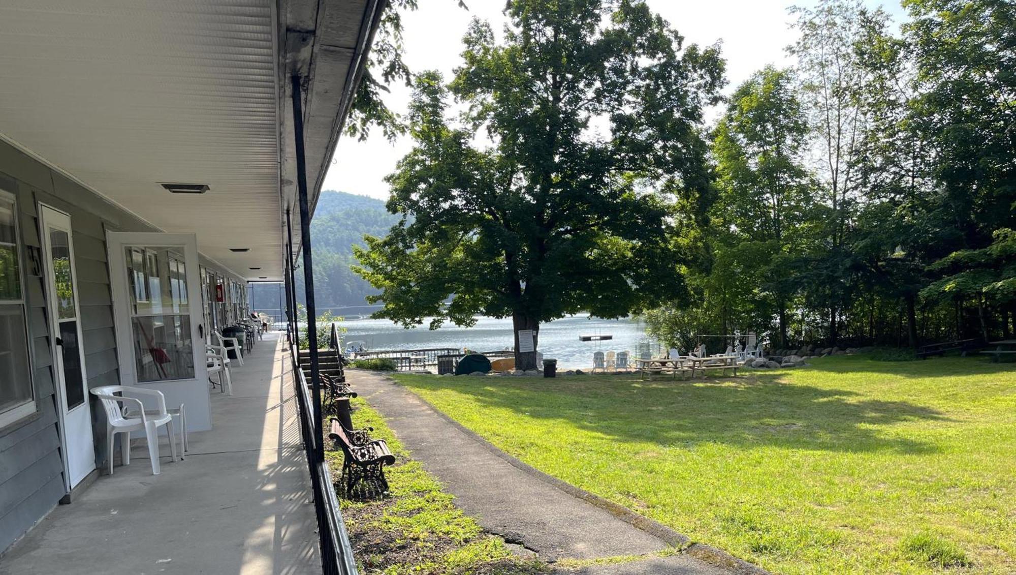 Motel Luzerne Lake Luzerne Eksteriør billede